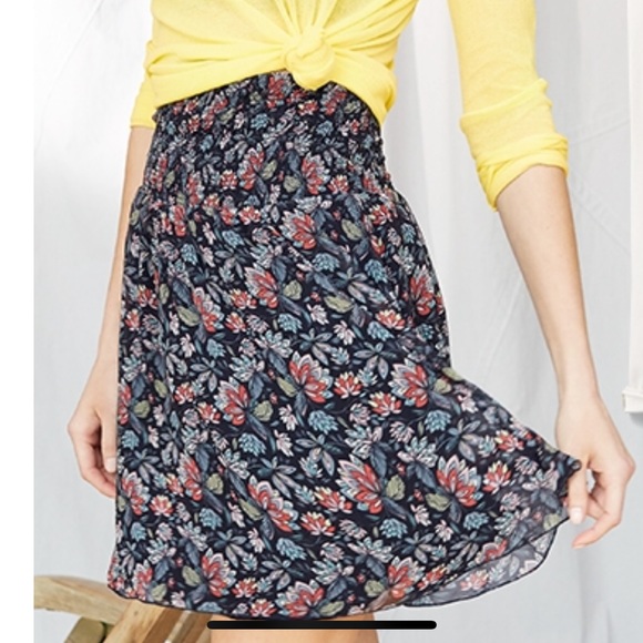 CAbi Dresses & Skirts - Cabi flirt skirt